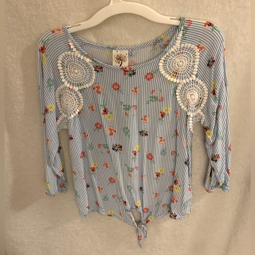 Cute soft stripy lacy top, basically NWOT